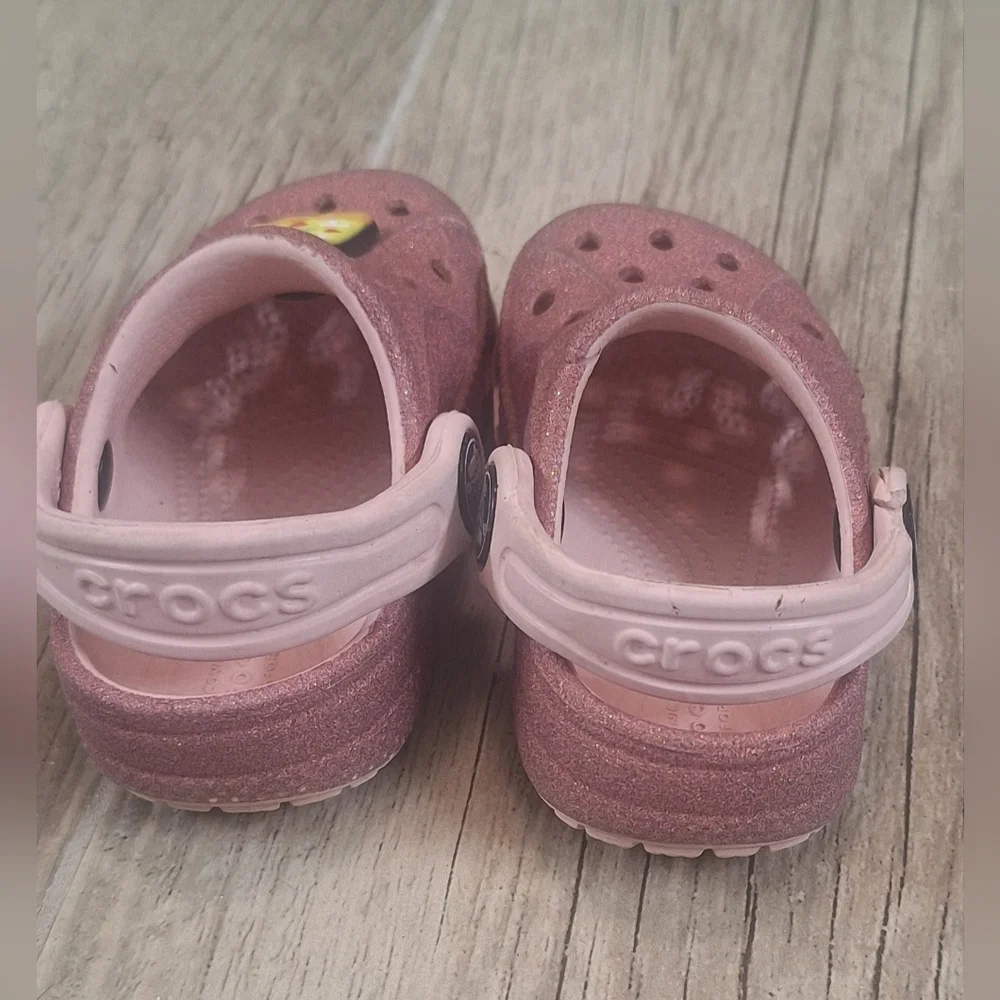 CROCS Kids Sparkly Pink Clogs With Pizza Croc Charm Sz. 4